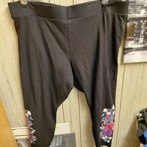 Torrid Black Leggings with Floral Design